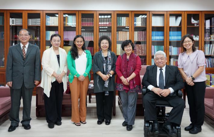 圖說1：國家人權委員會與菲律賓人權委員會委員杜馬爾帕（Faydah Maniri Dumarpa）女士合影。.JPG