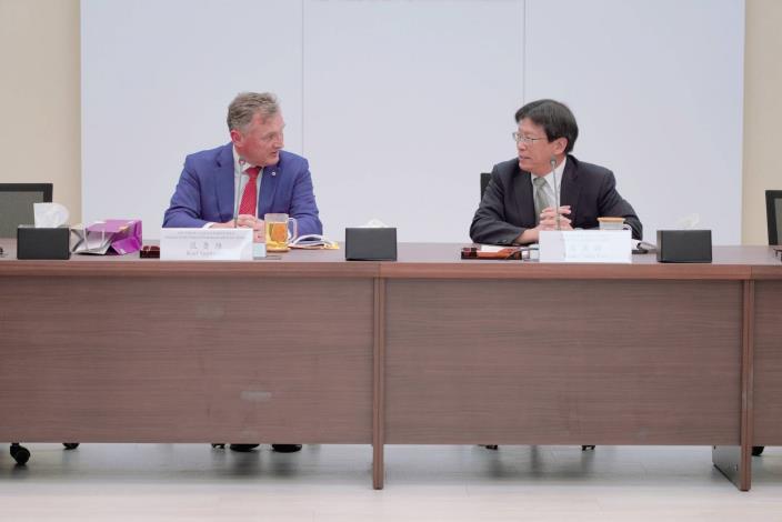 國家人權委員會主席高涌誠委員與訪團團長范魯維會談。