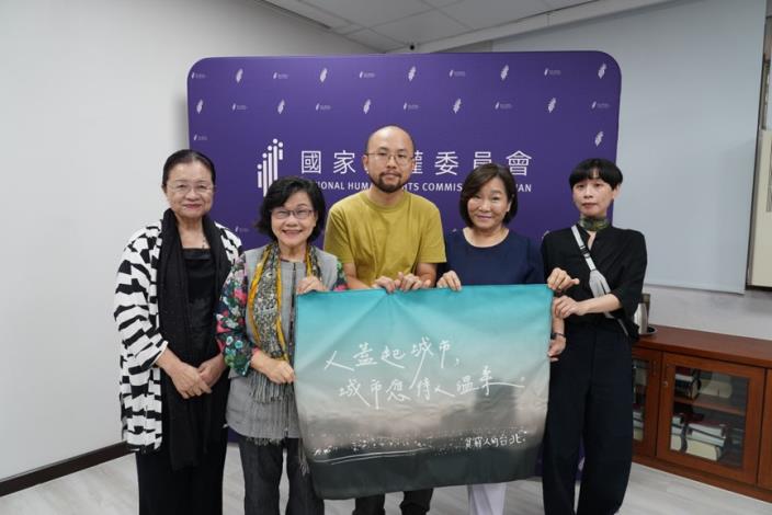 國家人權委員會副主任委員紀惠容及委員與人生百味共同創辦人巫彥德、朱剛勇合影。