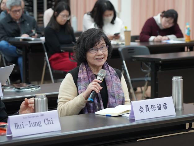 王幼玲委員提問庇護官審核案件原則性問題。