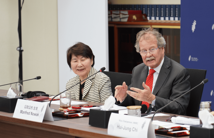 兩公約國際審查委員會主席 Manfred Nowak 與 Heisoo Shin 與國家人權委員會交流。