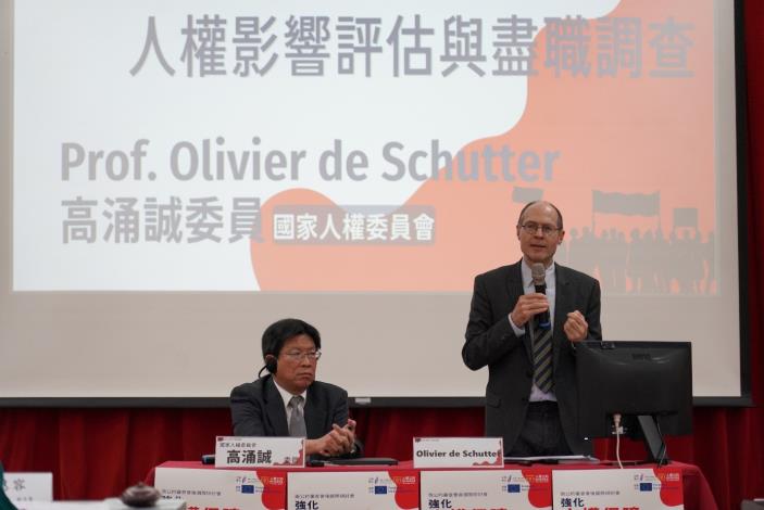 Olivier de Schutter審查委員說明國家人權保護義務與企業人權責任內涵。