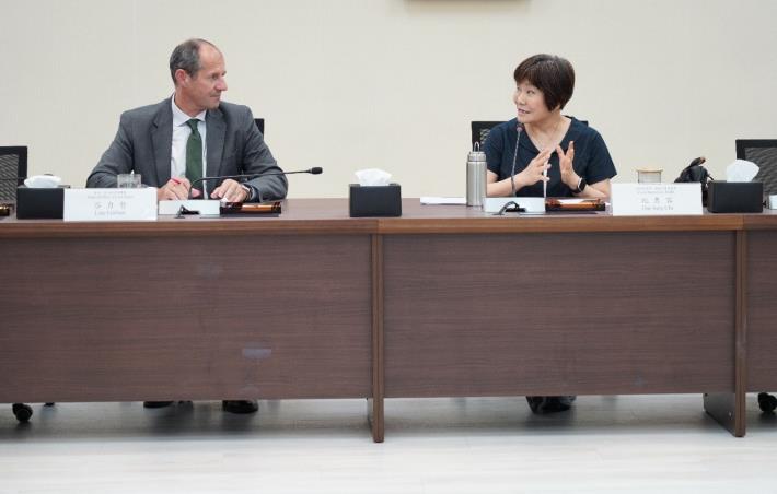 國家人權委員會副主任委員紀惠容與谷力哲處長會談。