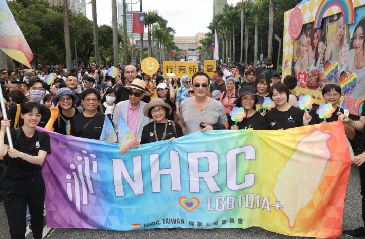 NHRC Vice Chairperson Wang Yu-ling with French LGBT  Rights Ambassador Jean-Marc Berthon at the Taiwan LGBT  Pride Parade