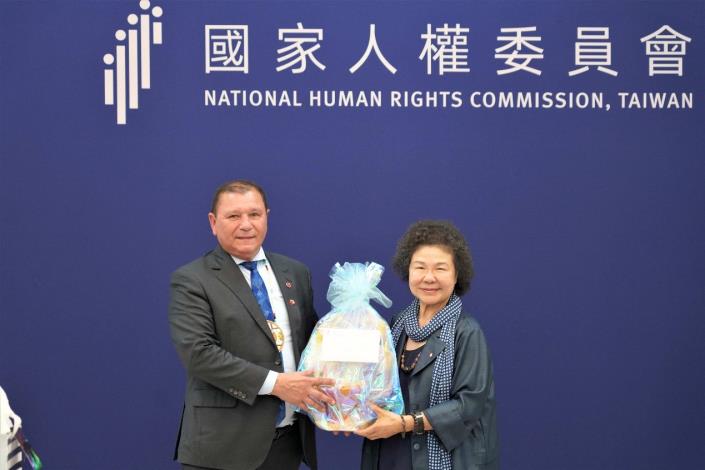 Chair Francis presents a gift to Chairperson Chen