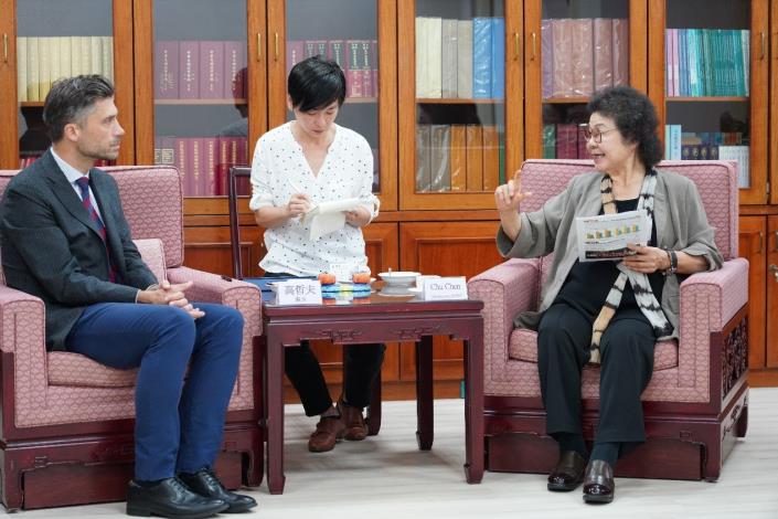 Filip Grzegorzewski, Head of the European Economic and Trade Office, visited NHRC Chairperson Chen Chu on May 1st to discuss human rights issues