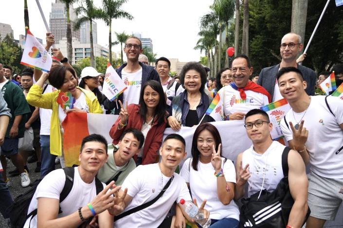 Deputy Mayor of Paris Jean-Luc Romero-Michel (second row, second from the right) participating the 21st Taiwan LGBT Pride Parade at the NHRC’s invitation